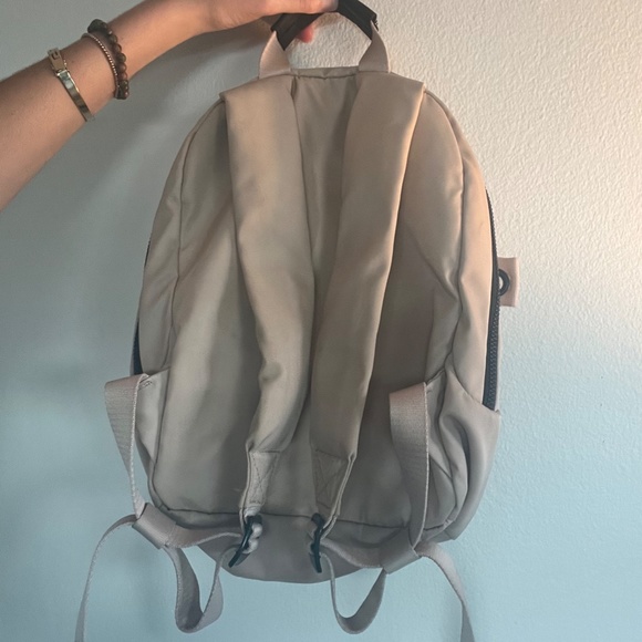 Crumpler Backpack - Picture 2 of 3